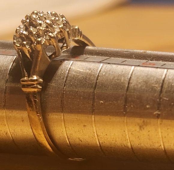 Vintage 10kt Gold Natural White Diamond Cluster Ring - Picture 15 of 16